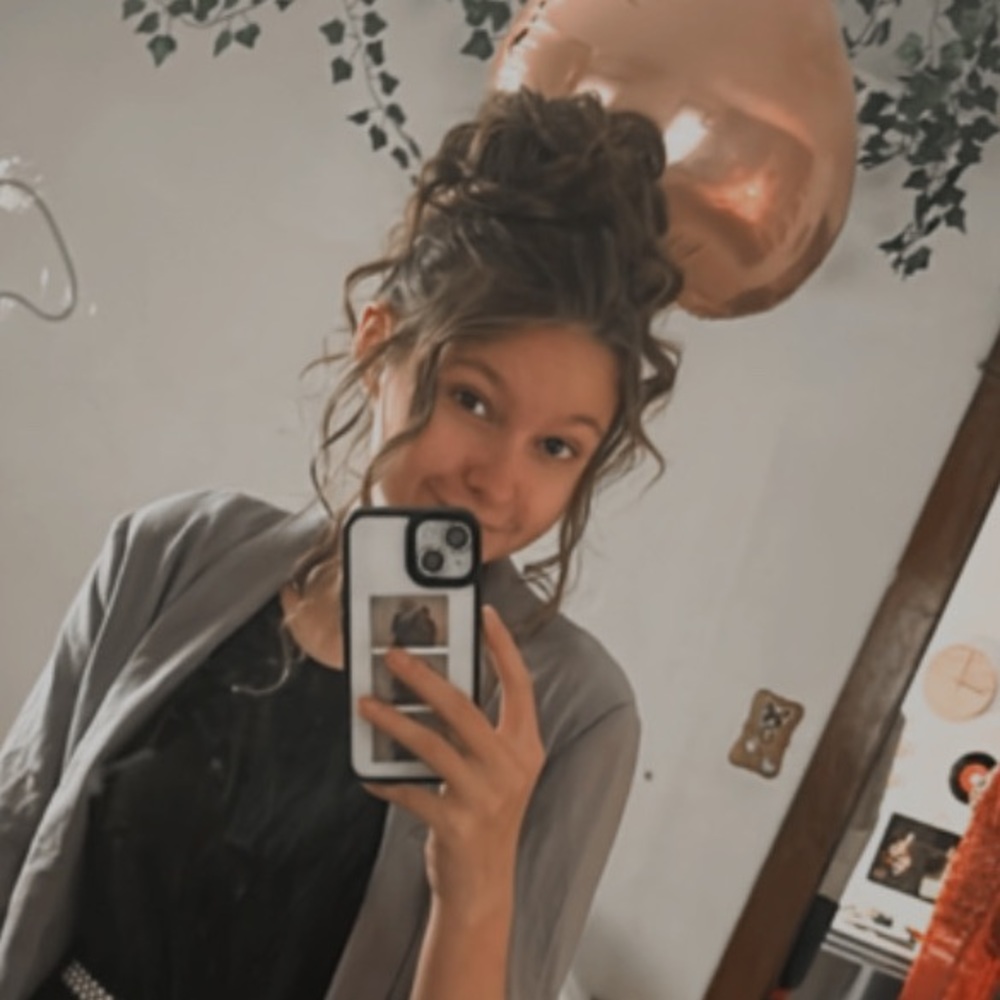 Meet your Posher, Hannah